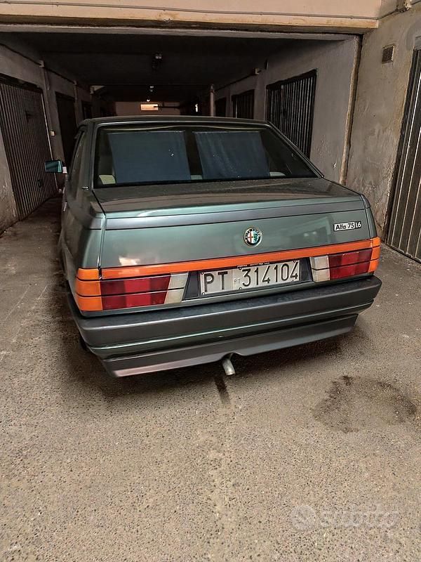 Usata Alfa Romeo 75 110 CV (80 kW) 1986 Verde Berlina