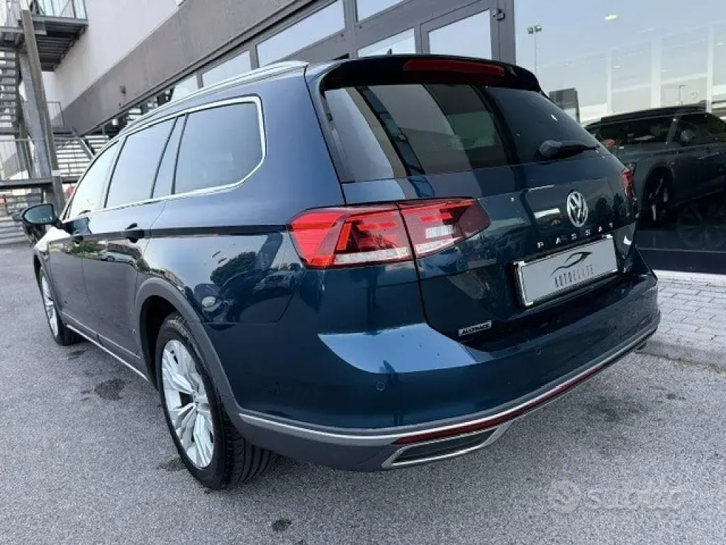 Usata VW Passat 190 CV (139 kW) 2020 Bluazzurro Station wagon