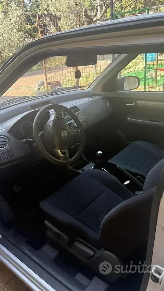 Usata Suzuki Swift 92 CV (67 kW) 2005 Grigio Utilitaria