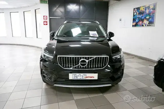 Begagnad Volvo XC40 Inscription 179 HK (131 kW) 2020 Svart SUV