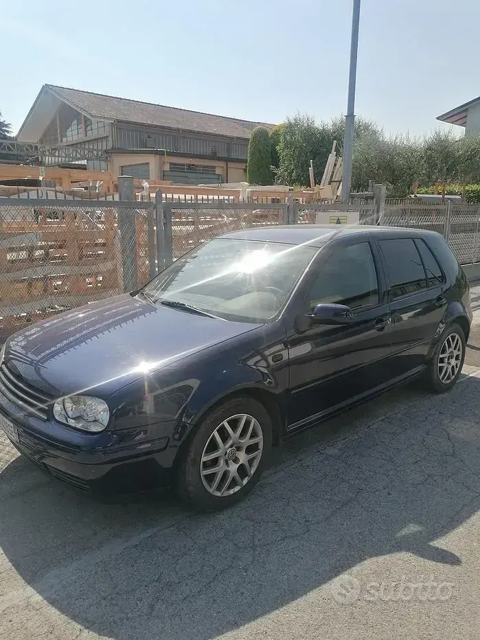 Usata VW Golf IV 105 CV (77 kW) 2001 Berlina