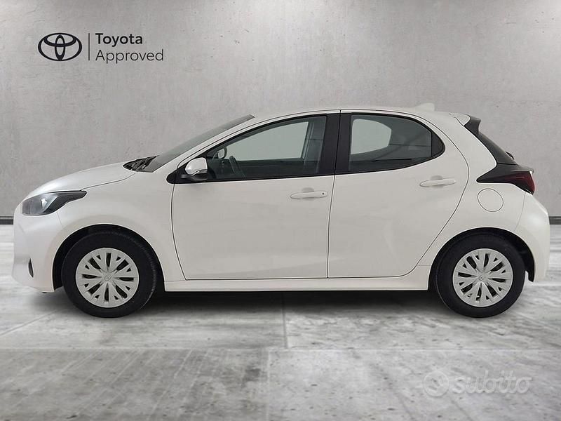 Usata Toyota Yaris Hybrid Active 92 CV (67 kW) 2025 Bianco Berlina