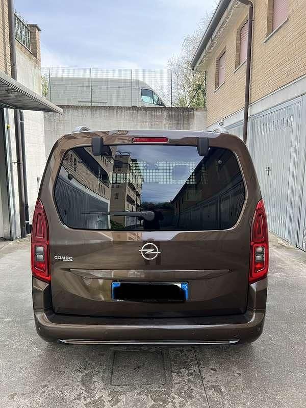 Usata Opel Combo Life Innovation 131 CV (96 kW) 2020 Marrone Furgone