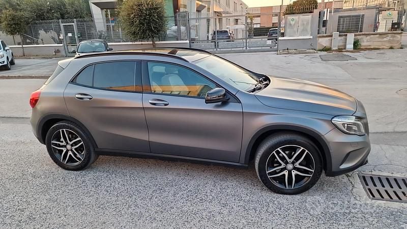 Grigio Usata 2016 Mercedes GLA200 Premium SUV | 19.000 € (Buon prezzo) - Immagine 1/4