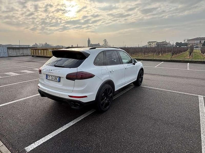 Usata Porsche Cayenne 250 CV (183 kW) 2016 Bianco SUV