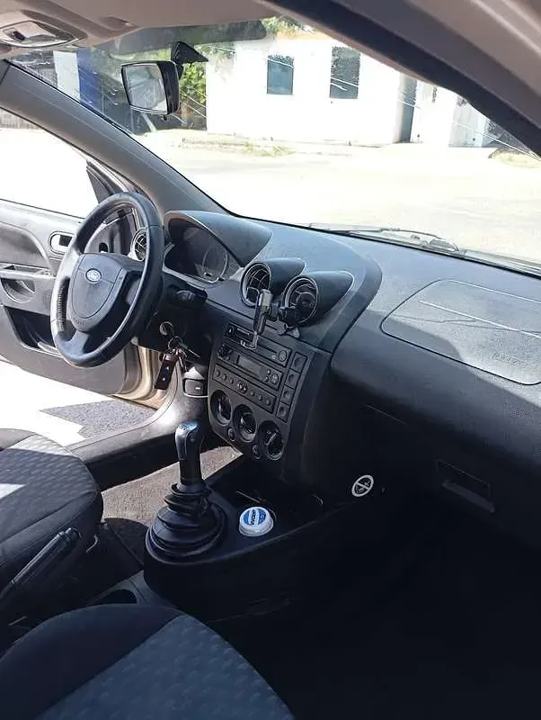Usata Ford Fiesta Ambiente 75 CV (55 kW) 2004 Utilitaria