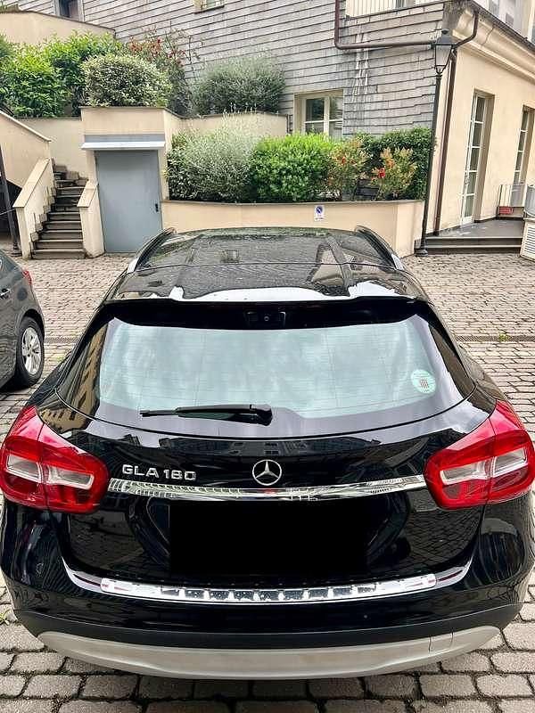 Usado Mercedes GLA180 Business 109 CV (80 kW) 2016 Negro SUV