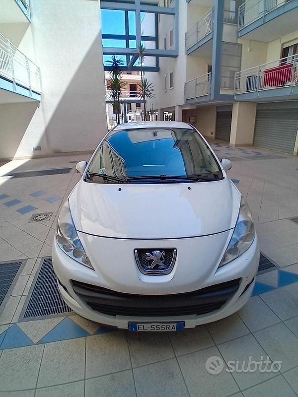 Usata Peugeot 207 73 CV (53 kW) 2012 Bianco Utilitaria
