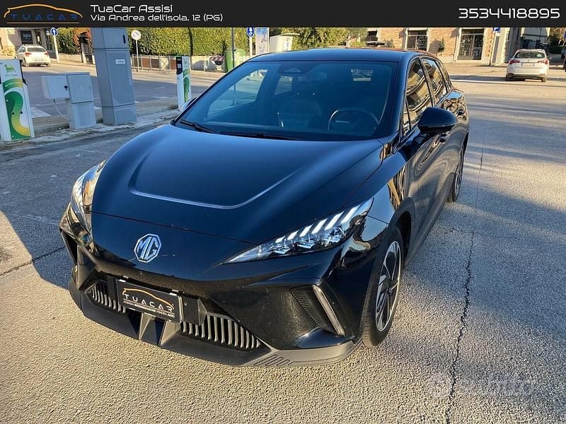 Usata MG MG4 EV Luxury 150 kW (204 CV) 2023 Nero Utilitaria