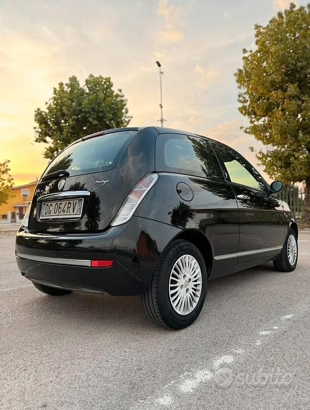 Usata Lancia Ypsilon 90 CV (66 kW) 2007 Nero Utilitaria