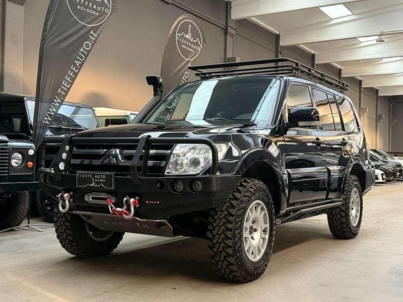 Nero metallizzato Usata 2010 Mitsubishi Pajero Instyle SUV | 34.900 € - Immagine 1/4