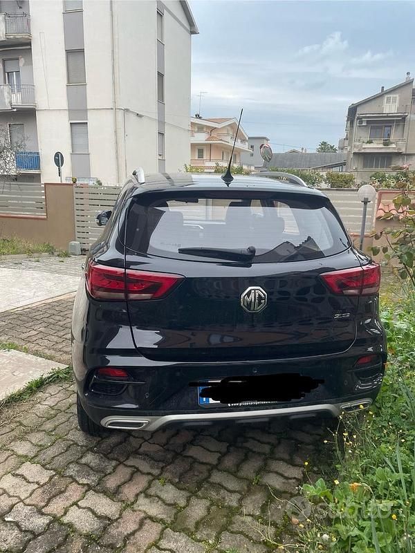 Usata MG ZS Luxury 106 CV (77 kW) 2023 Nero SUV