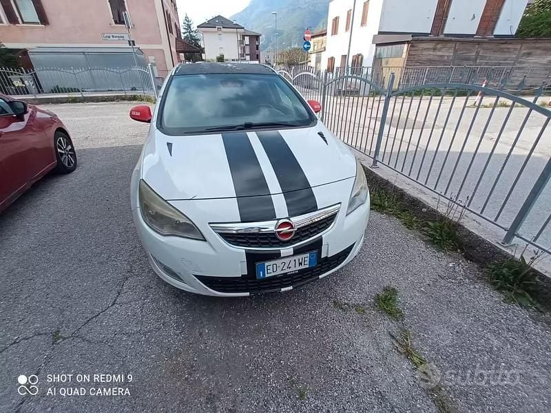 Usata Opel Astra 125 CV (91 kW) 2011 Bianco Station wagon