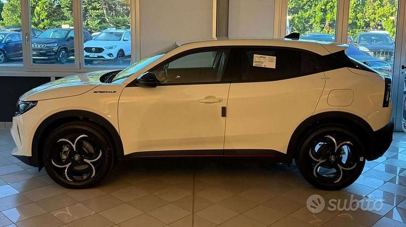 Nuova Alfa Romeo Junior Edizione Speciale 145 CV (106 kW) 2025 Bianco SUV