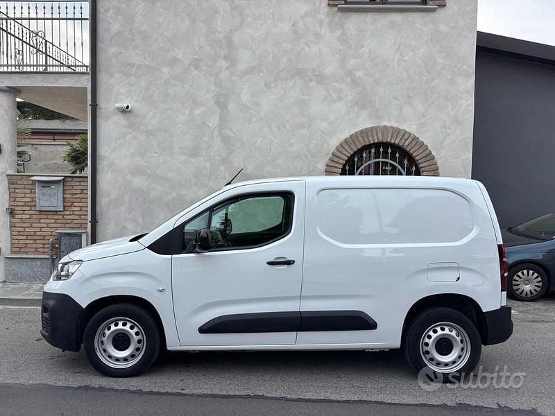 Usata Fiat Doblò 102 CV (75 kW) 2023 Bianco Monovolume