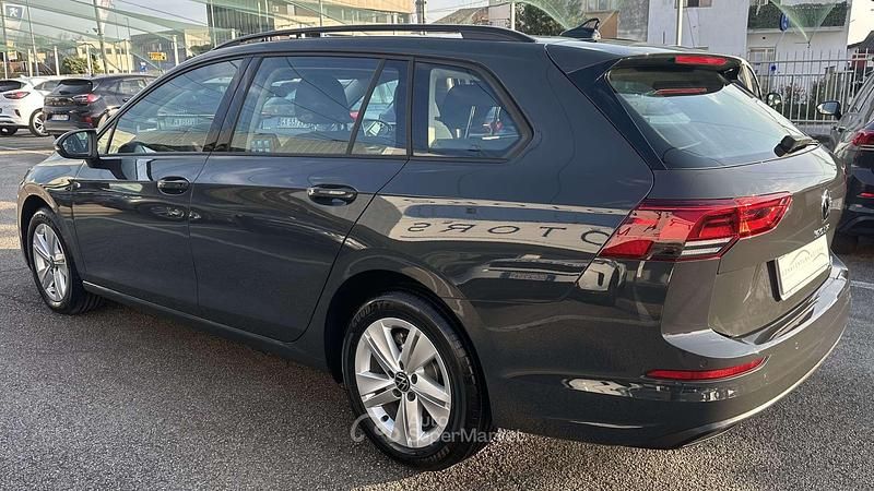 Nuova VW Golf VIII Life 110 CV (80 kW) 2026 Gray Station wagon