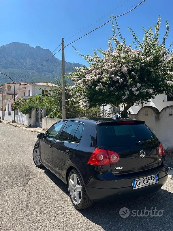 Usata VW Golf V Sportline 105 CV (77 kW) 2007 Nero Berlina