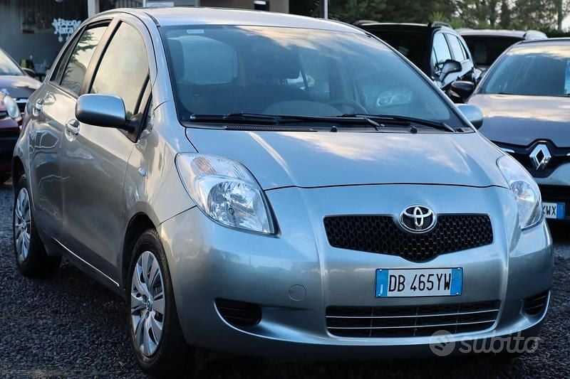 Usata Toyota Yaris 89 CV (65 kW) 2006 Grigio Berlina