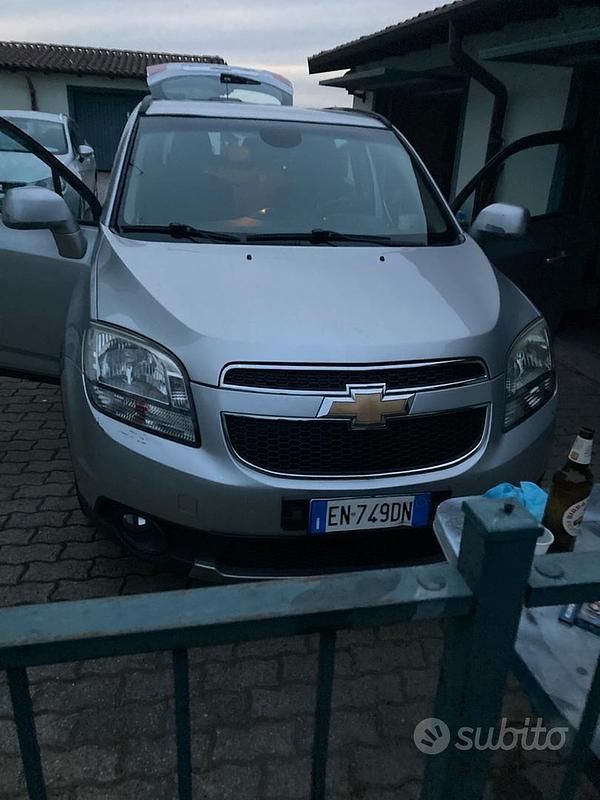 Usata Chevrolet Orlando 130 CV (95 kW) 2012 Grigio Monovolume