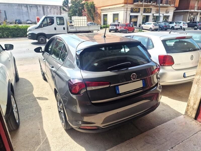 Usata Fiat Tipo Lounge 95 CV (69 kW) 2016 Grigio Berlina