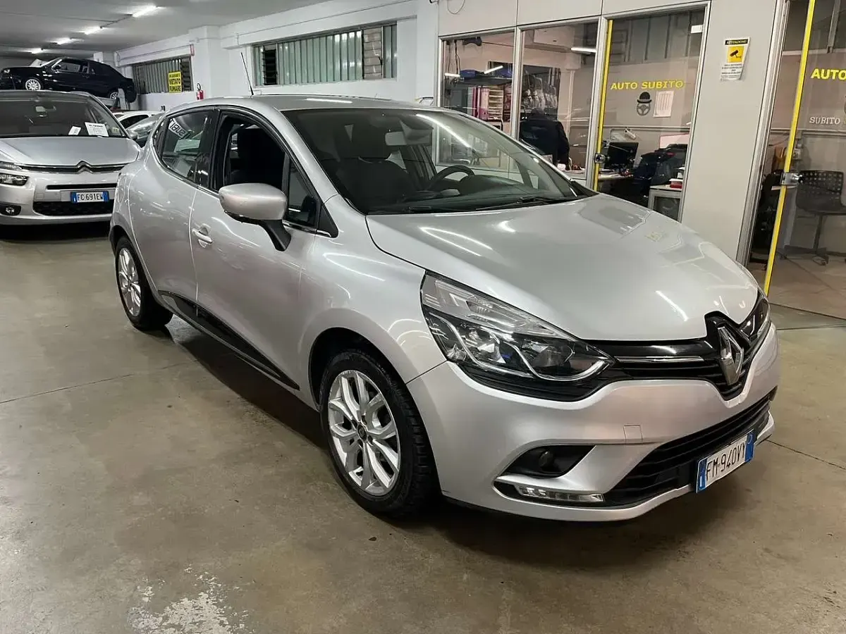 Second-hand Renault Clio IV 75 CP (55 kW) 2018 Gri Berlinǎ