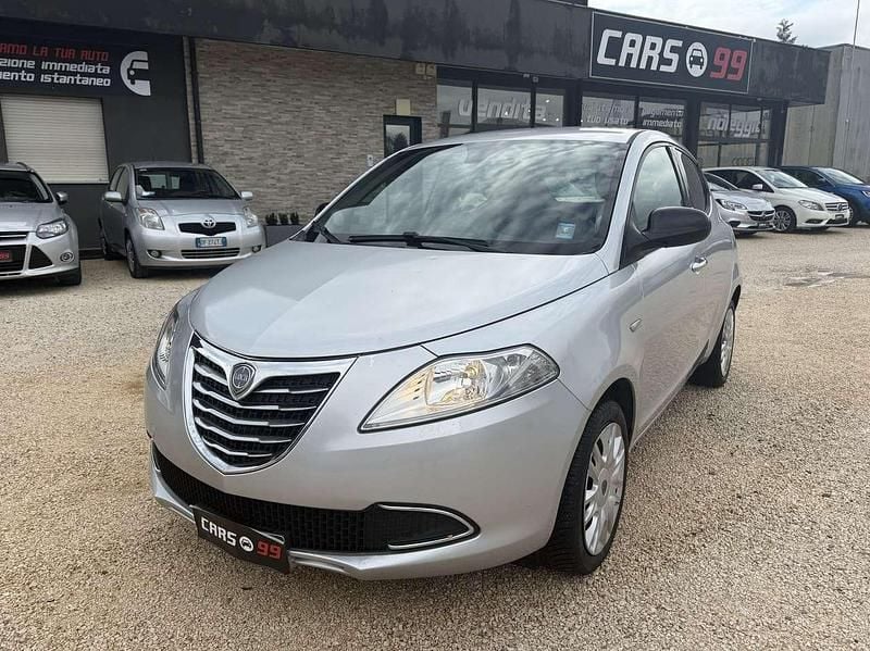 Usata Lancia Ypsilon Silver 69 CV (50 kW) 2012 Argento Utilitaria