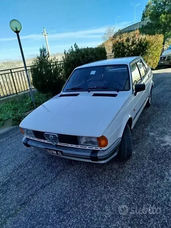 Usata Alfa Romeo Giulietta 109 CV (80 kW) 1982 Bianco Berlina