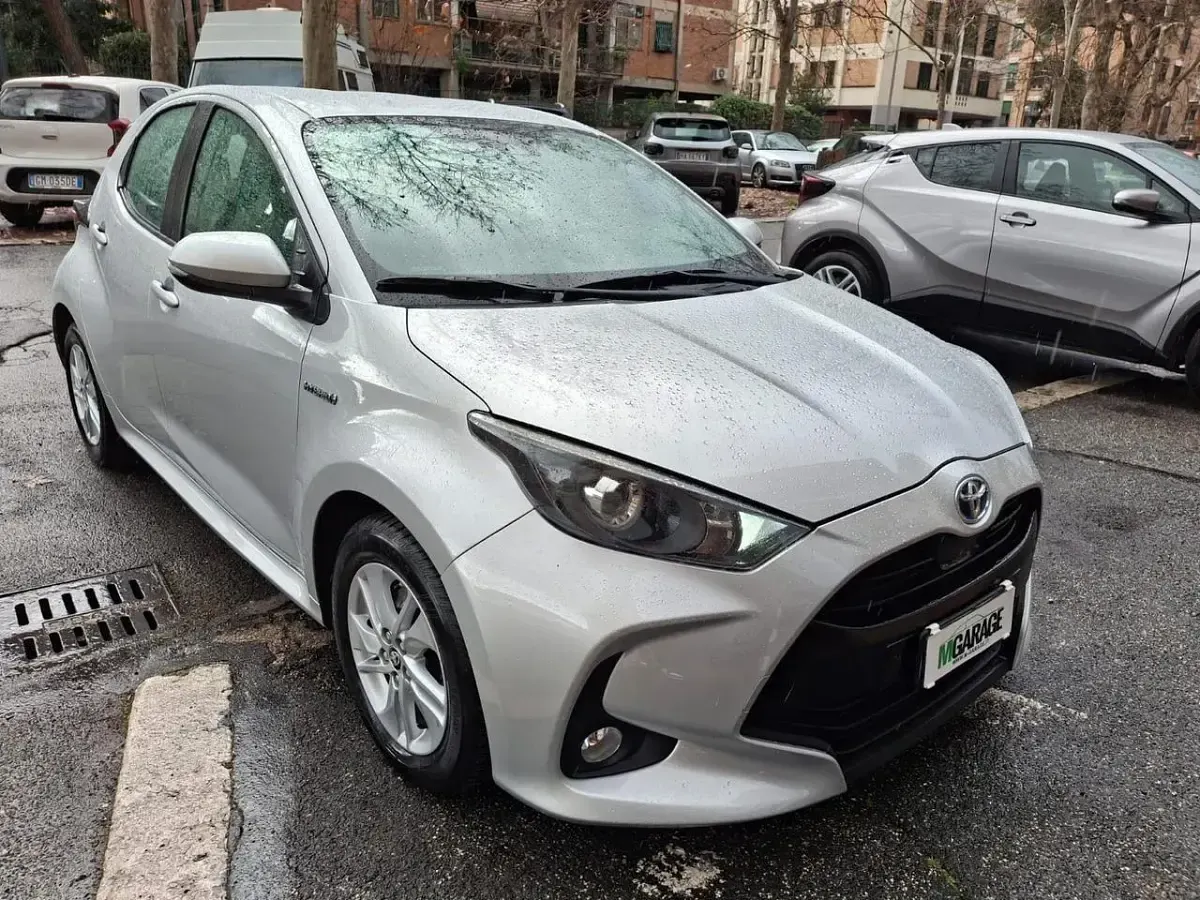 Usata Toyota Yaris Hybrid Business Edition 92 CV (67 kW) 2021 Grigio Berlina