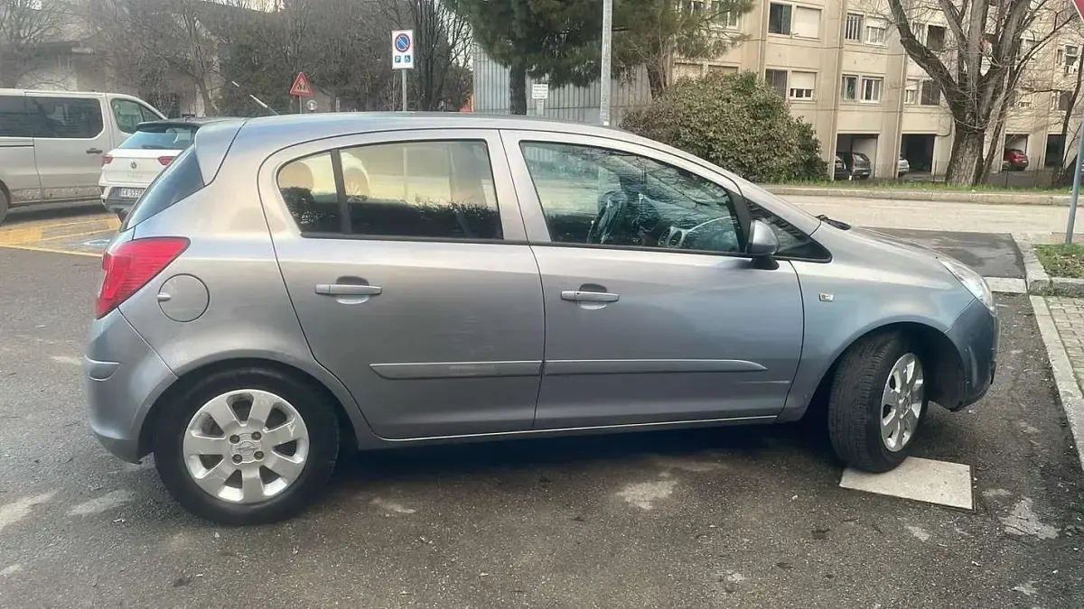 Usata Opel Corsa Enjoy 80 CV (58 kW) 2007 Utilitaria