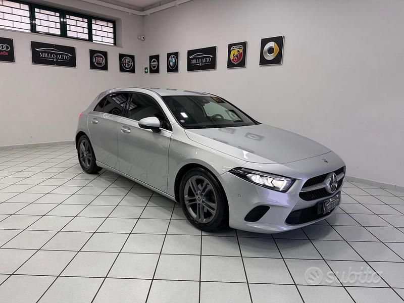 Usata Mercedes A180 116 CV (85 kW) 2019 Grigio Berlina