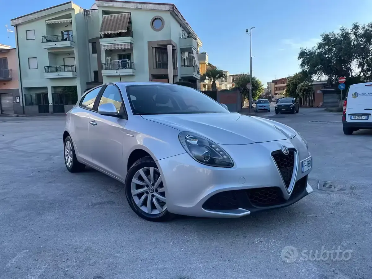 Usata Alfa Romeo Giulietta Super 120 CV (88 kW) 2017 Grigio Utilitaria