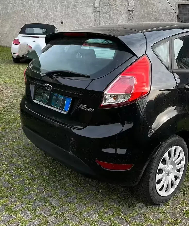 Second-hand Ford Fiesta 75 CP (55 kW) 2014 Negru Hatchback