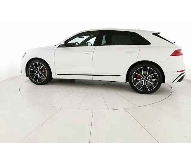 Usata Audi Q8 Sport 286 CV (210 kW) 2022 Bianco carrara SUV