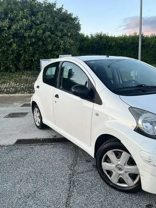 Begagnad Toyota Aygo Connect Style 68 HK (50 kW) 2010 Halvkombi