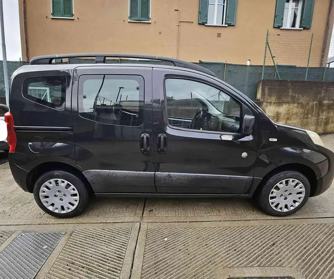 Usata Peugeot Bipper Outdoor 75 CV (55 kW) 2011 Nero(met.) Monovolume