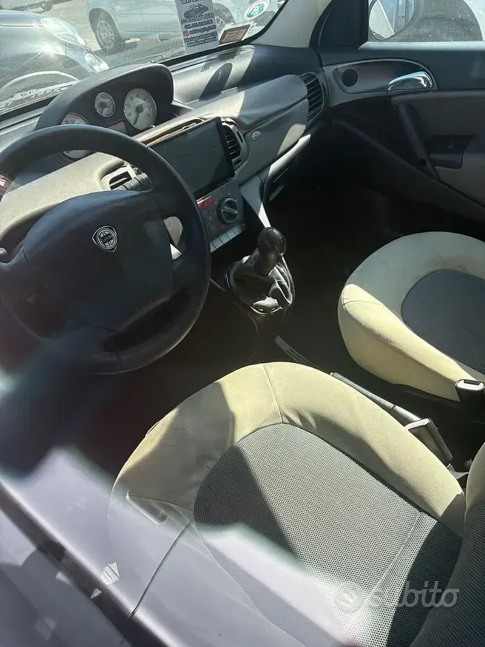 Usata Lancia Ypsilon 69 CV (50 kW) 2004 Bianco Utilitaria