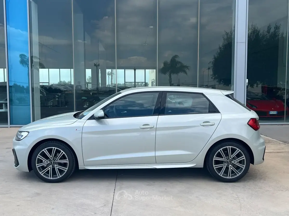 Nuova Audi A1 S-Line 116 CV (85 kW) 2026 Argento SUV