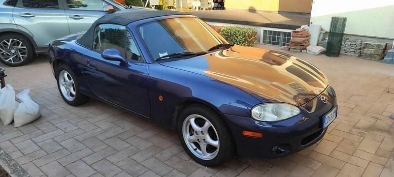 Usata Mazda MX5 110 CV (80 kW) 2002 Blu Cabrio