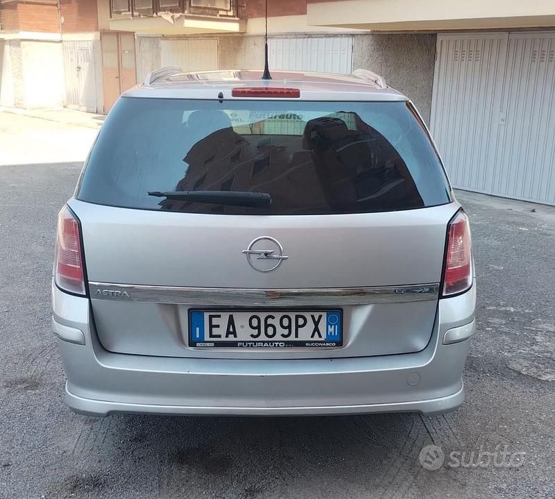 Usata Opel Astra Cosmo 115 CV (84 kW) 2010 Grigio Station wagon