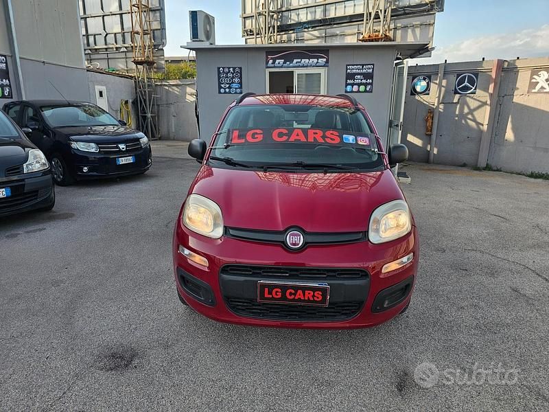 Usata Fiat Panda Lounge 70 CV (51 kW) 2013 Rosso Utilitaria