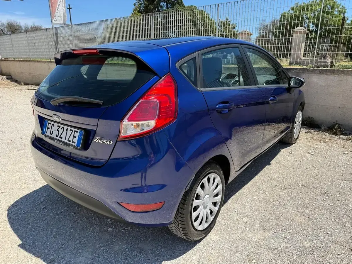 Usata Ford Fiesta Business Edition 82 CV (60 kW) 2017 Blu Utilitaria
