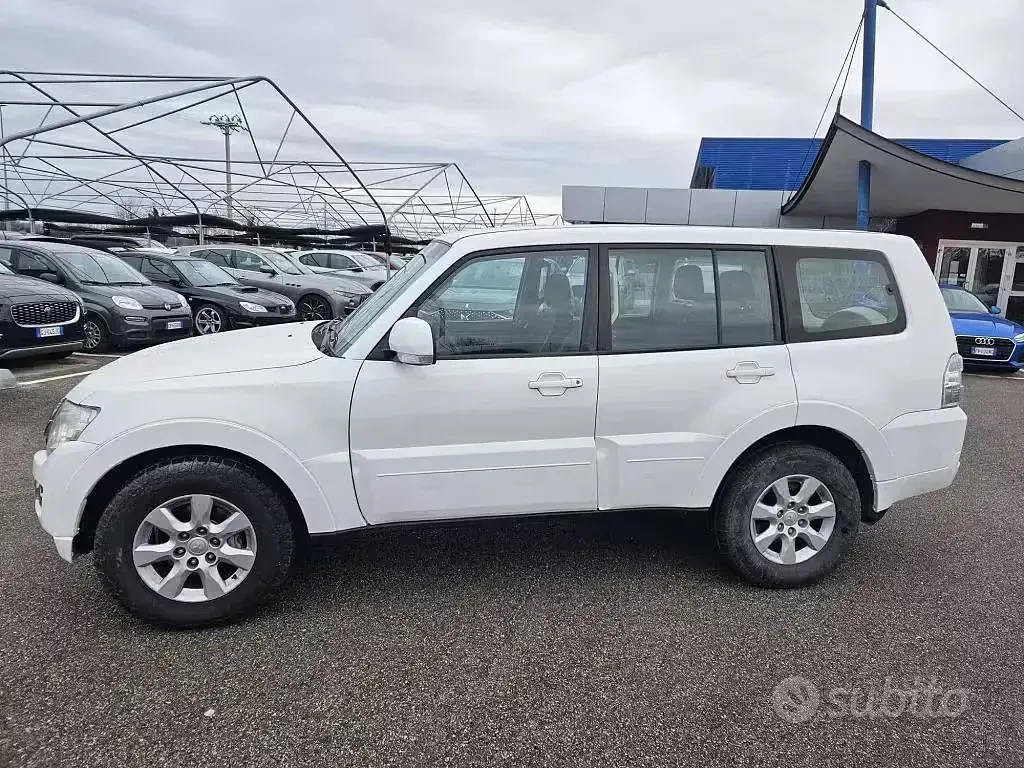 Usata Mitsubishi Pajero Instyle 190 CV (139 kW) 2016 Bianco SUV