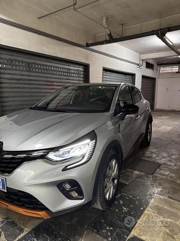 Usata Renault Captur Intens 101 CV (74 kW) 2021 Grigio SUV