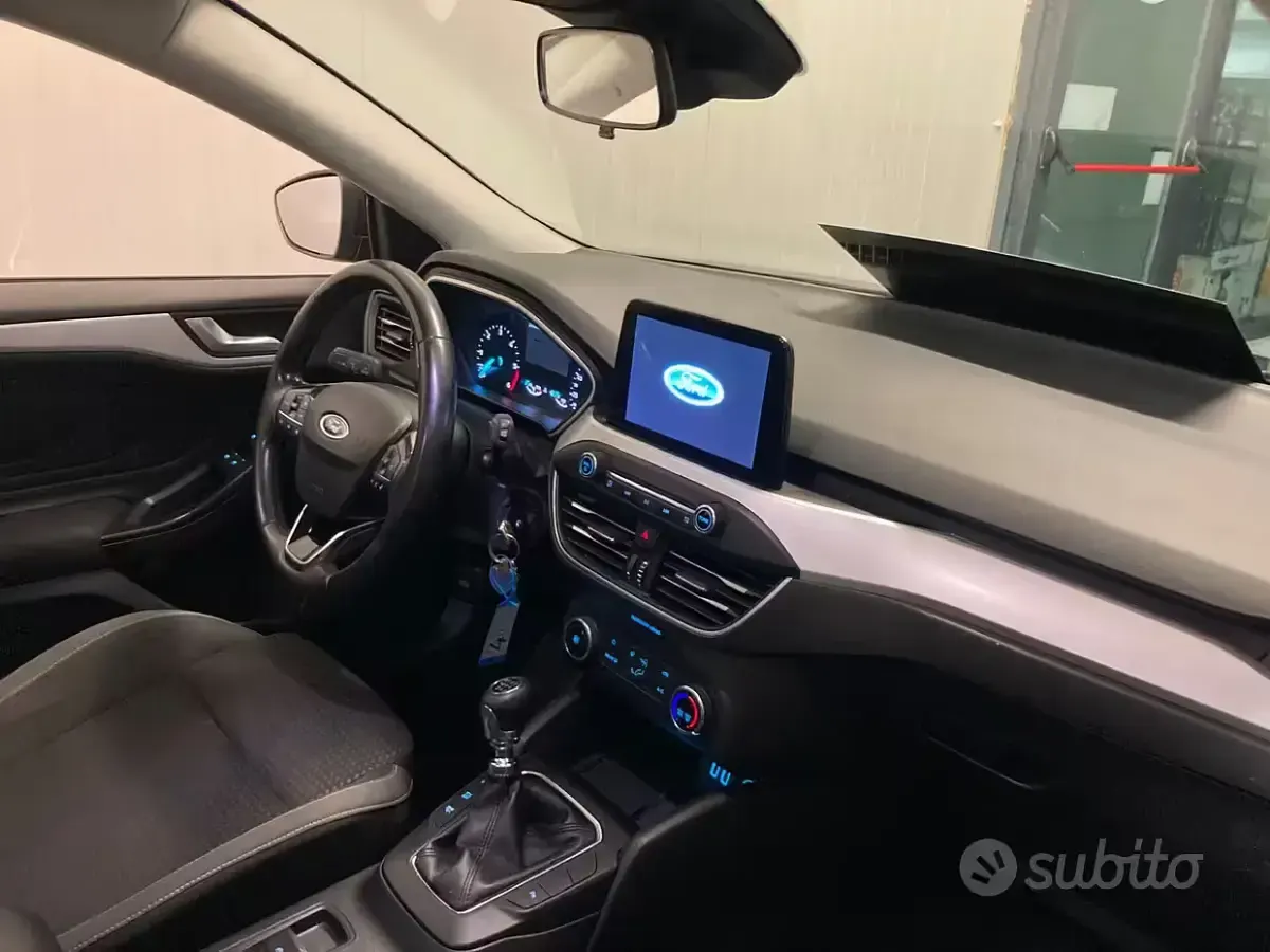 Usata Ford Focus 120 CV (88 kW) 2022 Grigio Berlina