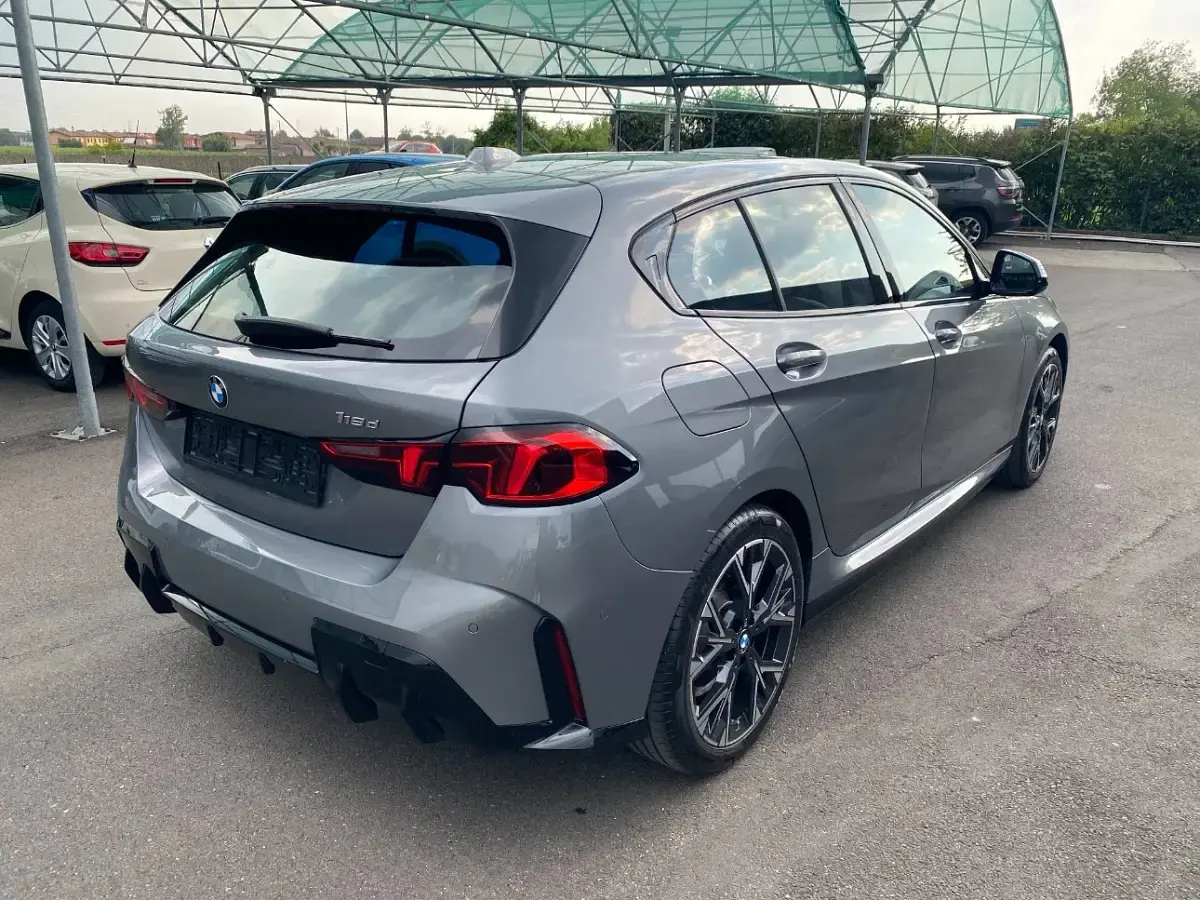 Usata BMW 118 Performance 150 CV (110 kW) 2025 Grigio Utilitaria