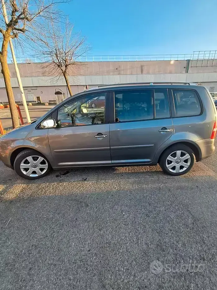 Usata VW Touran 136 CV (100 kW) 2004 Grigio Monovolume