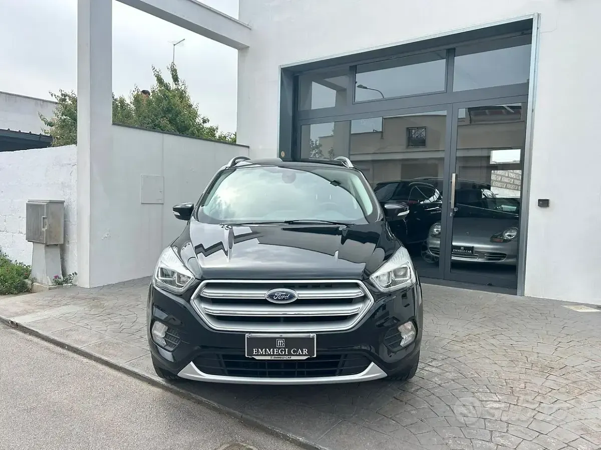 Usata Ford Kuga Titanium 120 CV (88 kW) 2018 Nero SUV