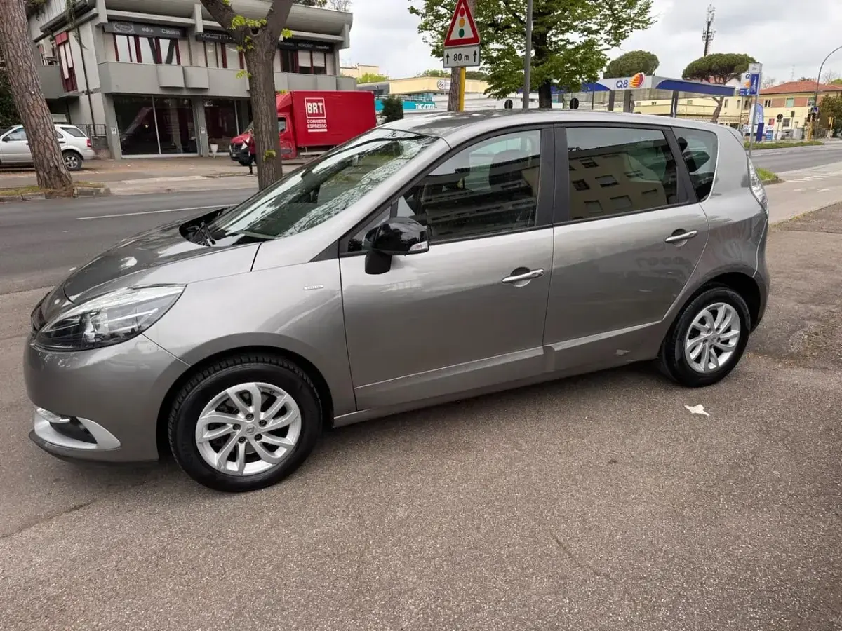 Usata Renault Scénic III XMOD 110 CV (80 kW) 2015 Marrone Monovolume