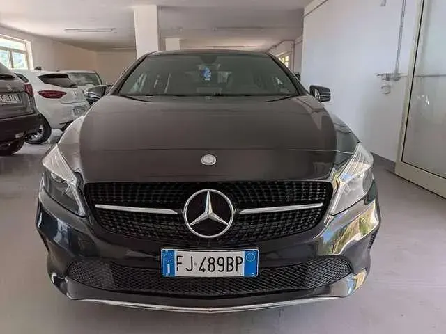 Usata Mercedes A160 90 CV (66 kW) 2017 Nero Utilitaria