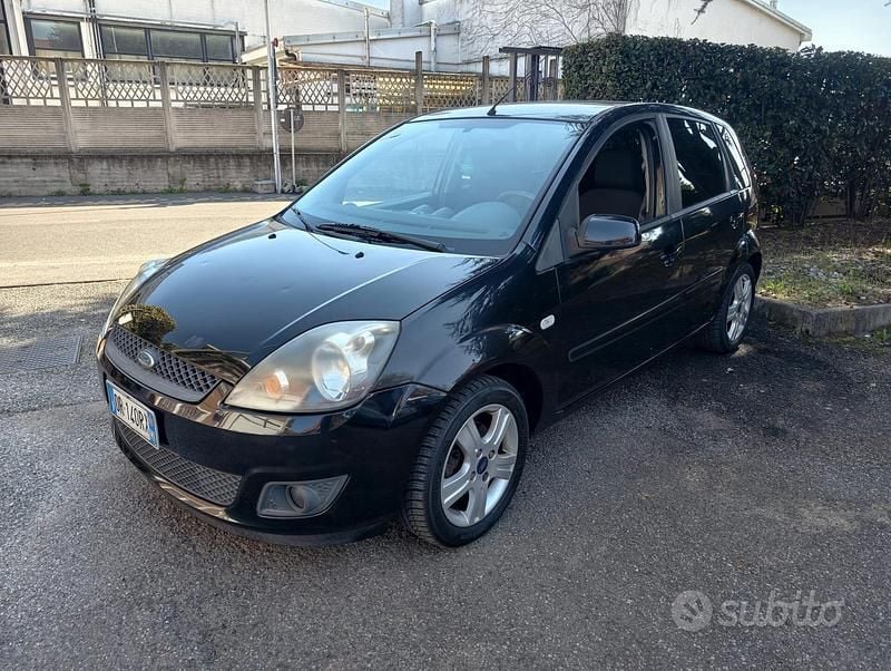 Usata Ford Fiesta Ghia 2008 Nero Utilitaria